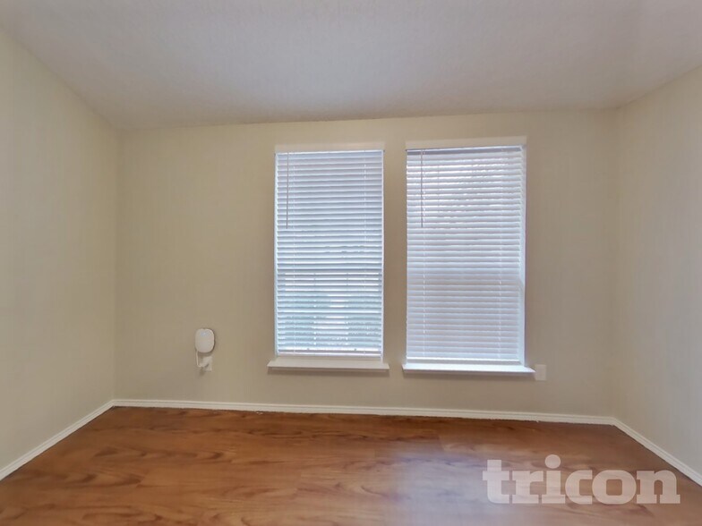 Building Photo - 1505 Redman Dr