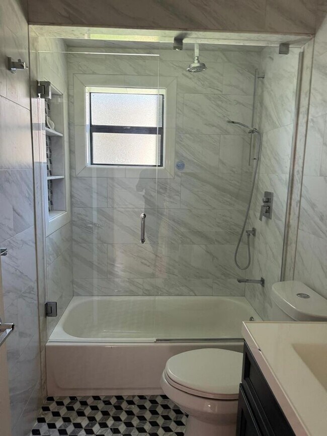 Building Photo - 4529 Carambola Cir S