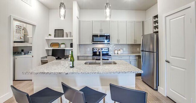 Building Photo - 21919 Northpark Dr