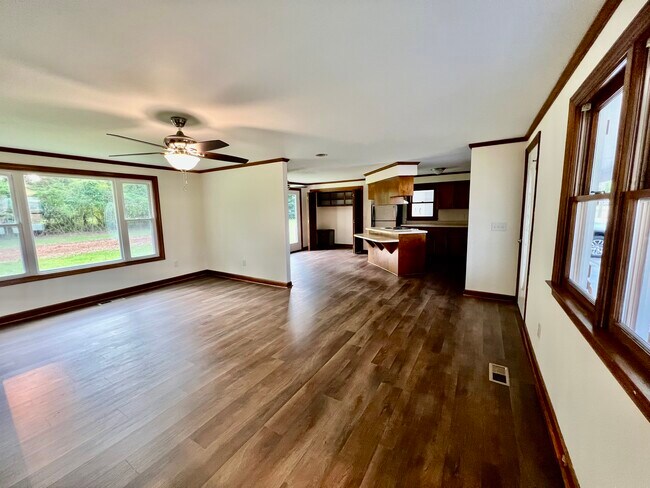 Building Photo - 2752 US-501