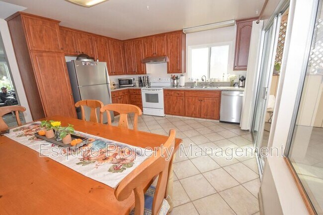 Building Photo - 6801 Dove St