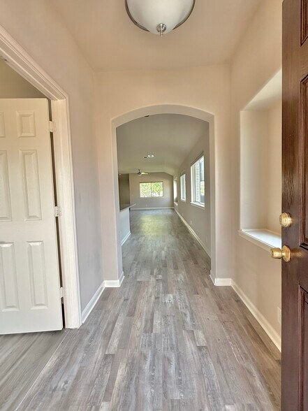 Building Photo - 443 Hayes St