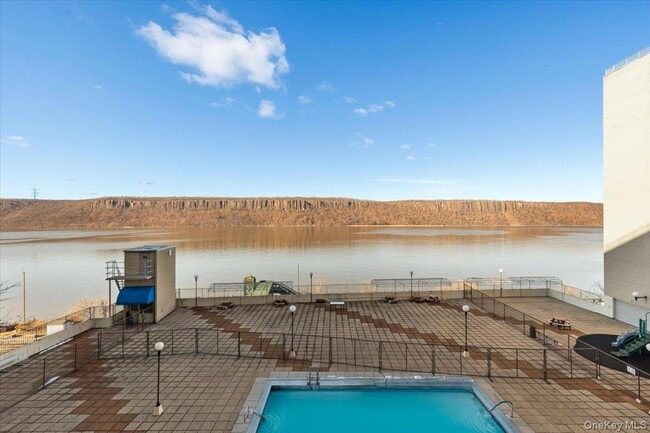 Building Photo - 1085 Warburton Ave