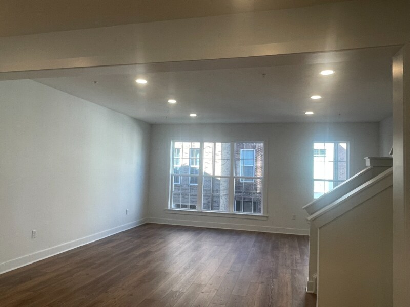 Building Photo - 305 Frederick Wy