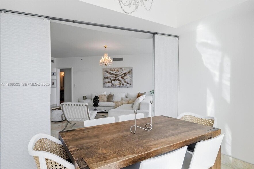 Building Photo - 350 S Miami Ave