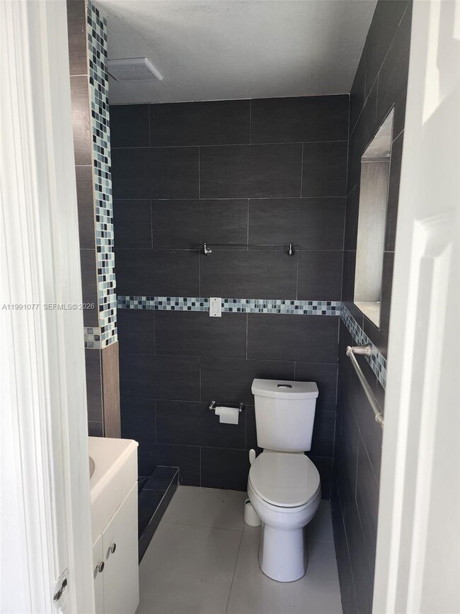 Building Photo - 16101 SW 97th Ave