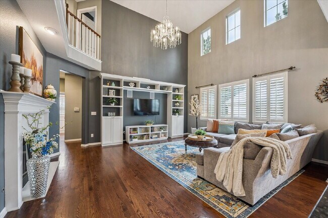 Building Photo - Golf-Course Retreat