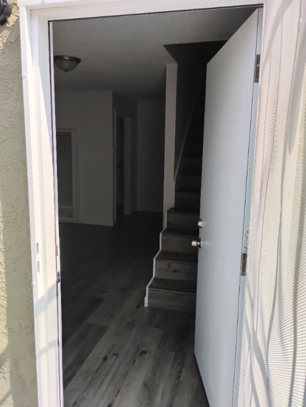 Building Photo - 5943-5943 San Pedro St