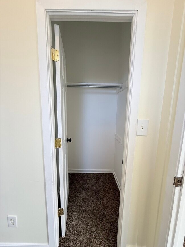 Building Photo - 3643 S Hamilton Ave