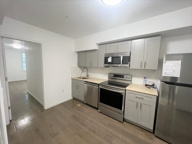 Building Photo - 1015 Spruce St