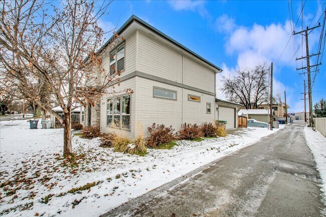 Building Photo - Modern 2 Story Home in North End!