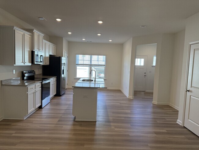 Building Photo - 1583 Salem Dr