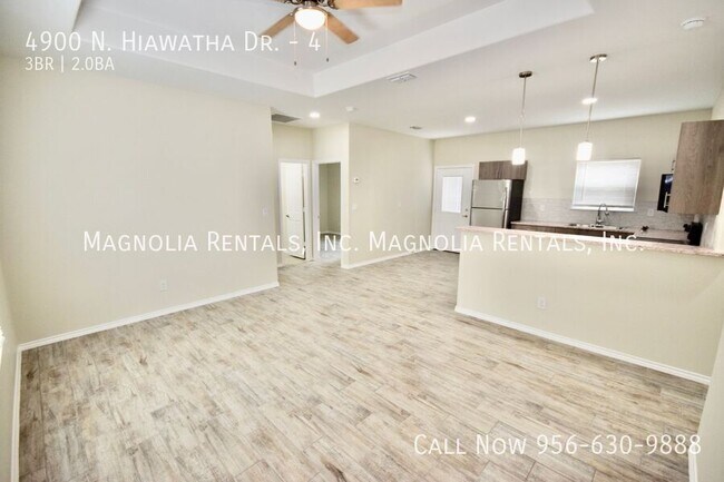 Building Photo - 4900 N Hiawatha Dr
