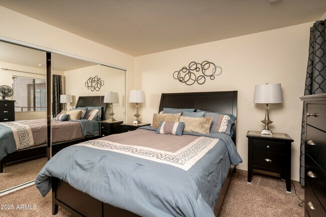 Building Photo - 4850 E Desert Cove Ave