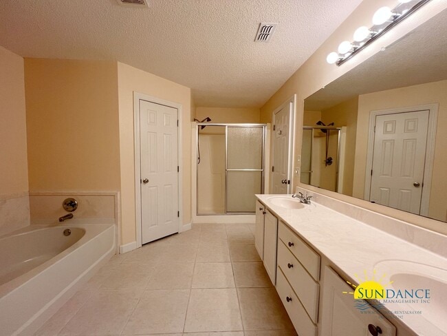 Building Photo - Spacious 3-Bedroom Retreat with New Kitchen Appliances!