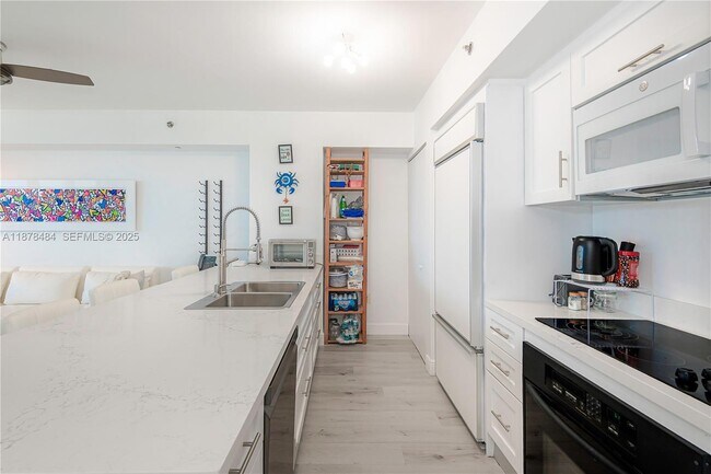 Building Photo - 1830 S Ocean Dr