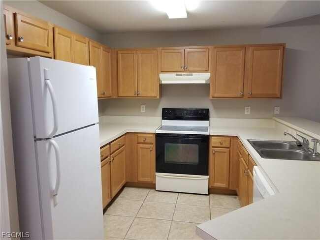 Building Photo - 907 Chenault St