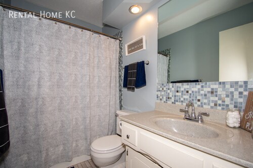 Building Photo - Remodeled Ranch w/Fin Bsmt Fenced Yard in ...