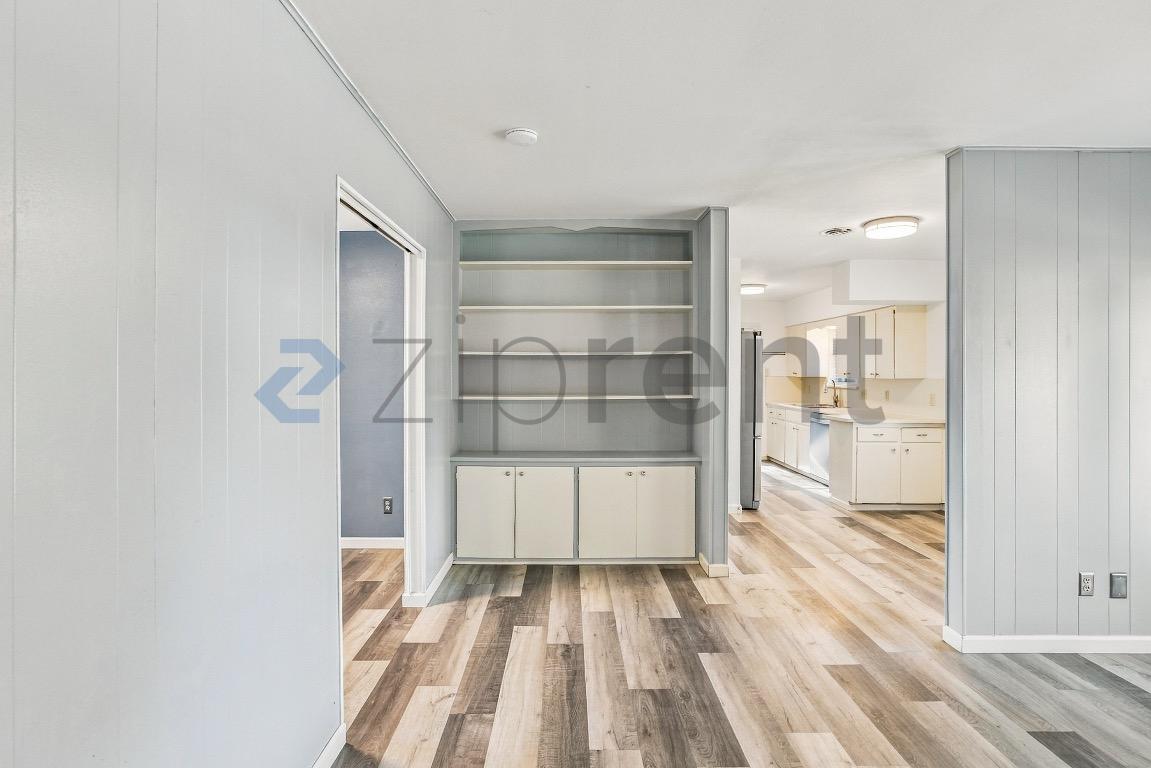 Building Photo - Unit