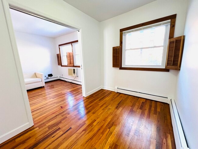 Building Photo - 359 Grove St