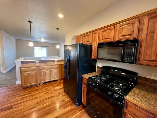 Building Photo - 5807 Zinfandel St