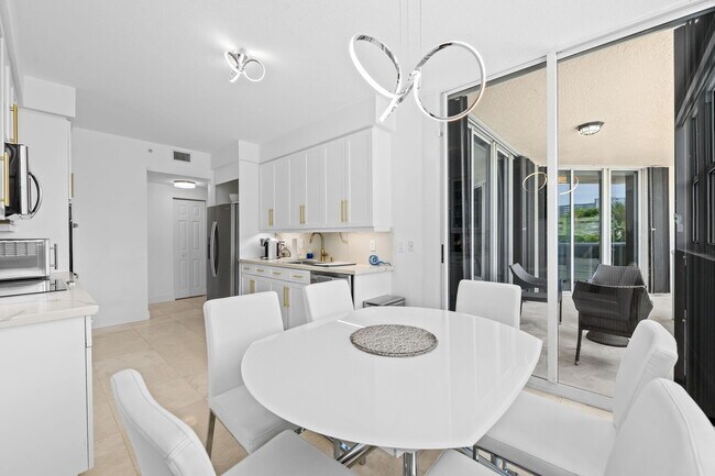 Building Photo - 3200 N Ocean Blvd