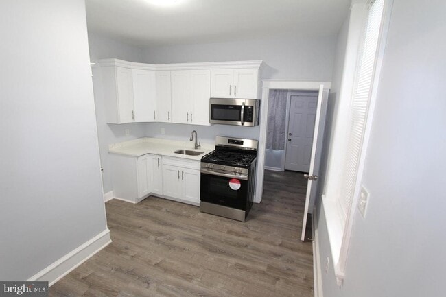 Building Photo - Beautiful Home - Parkside