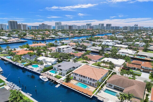 Building Photo - 3061 NE 43rd St