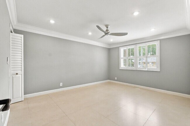 Building Photo - 3017 N Oakland Forest Dr