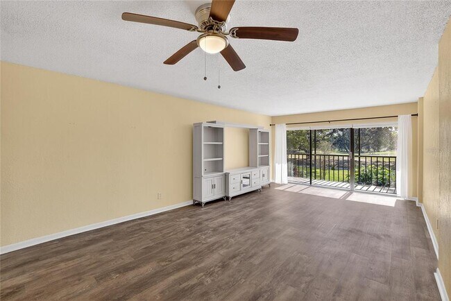 Building Photo - 2900 Cove Cay Dr