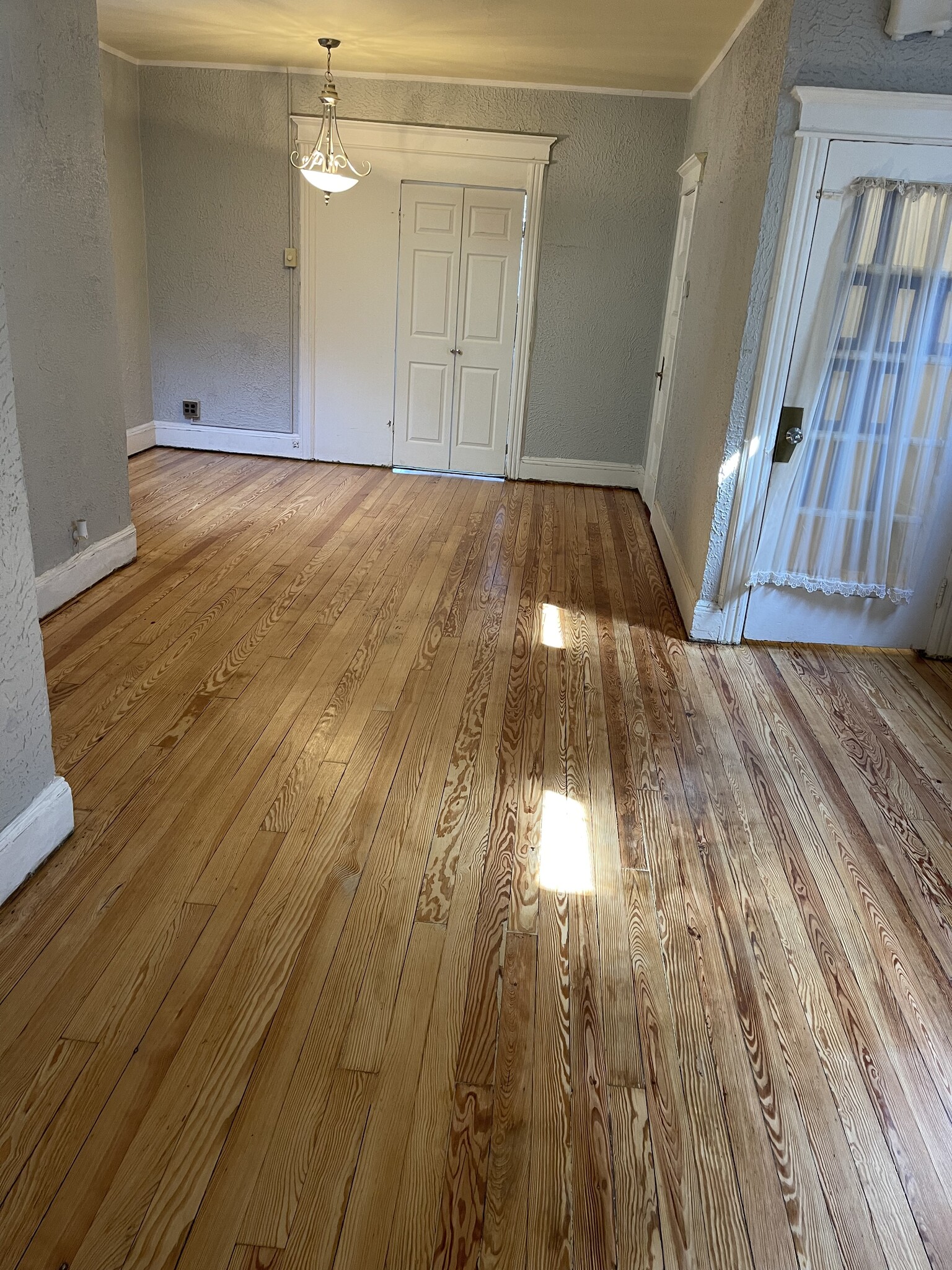 Building Photo - 1049 Avenue C