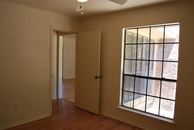 Building Photo - 1416 Sandy Creek Dr