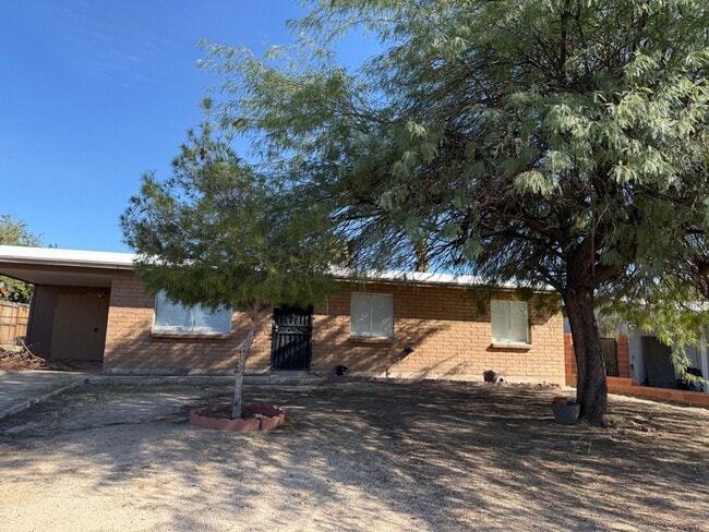 Primary Photo - REMODELED 3 Bed/2Bath single family home with HUGE yard