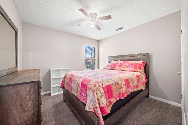 Building Photo - 11181 Ivy Dr