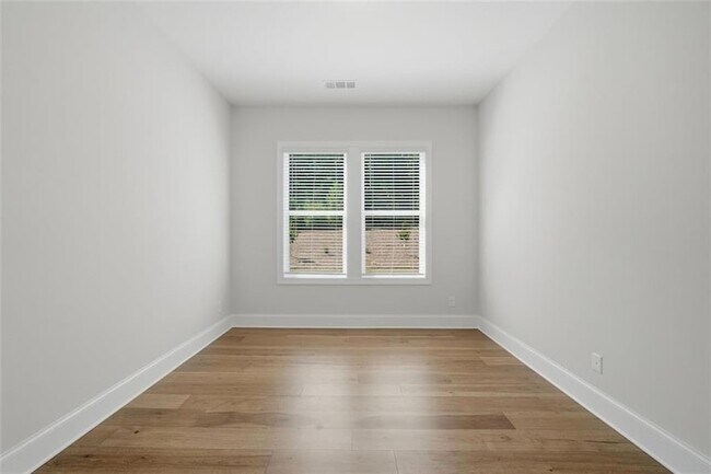 Building Photo - 401 Oakleigh Ave