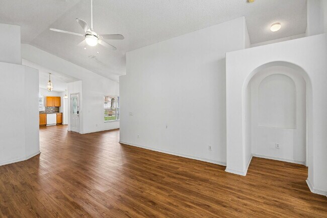 Building Photo - 2645 Oneida Loop