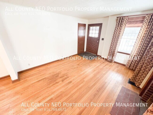 Building Photo - 1463 E Whittier St