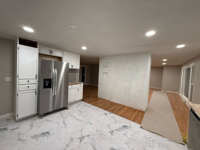 Building Photo - 9900 Richmond Dr