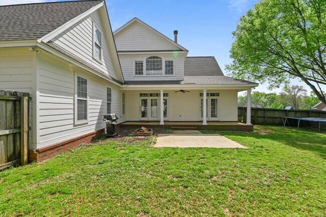 Building Photo - 401 Clear Creek View
