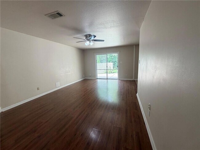 Building Photo - 1546 Wildwood Ln