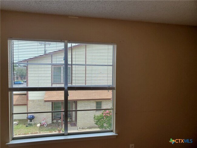Building Photo - 1308 Covey Ln