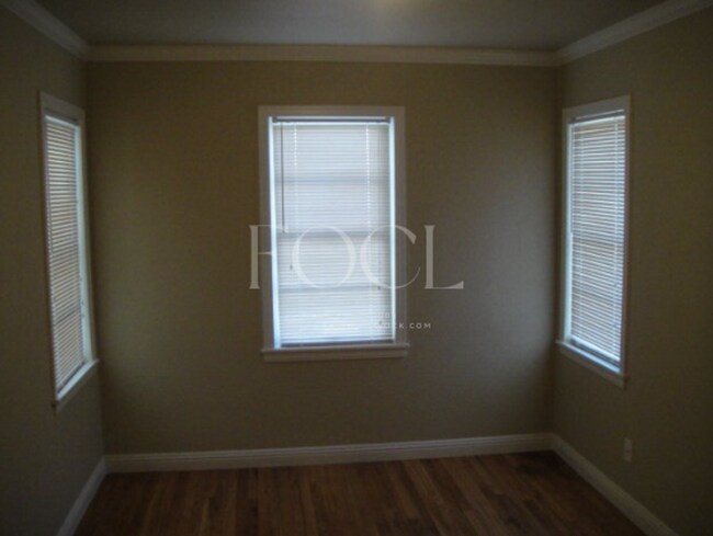 Building Photo - Beautiful Hardwood floors!  3/1/1 in the Medical District