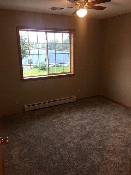 Building Photo - 411 Darlene Dr