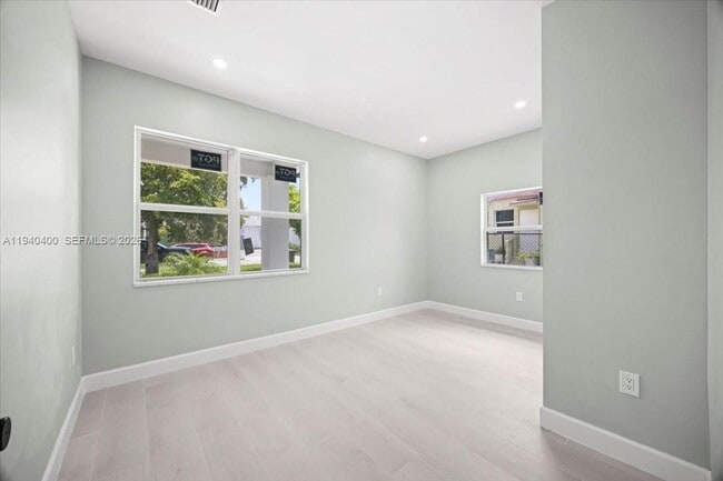 Building Photo - 930 34th St