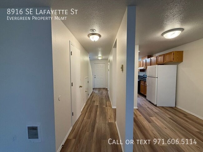 Building Photo - 8916 SE Lafayette St