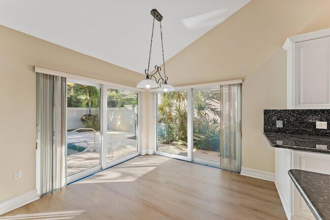 Building Photo - 118 Knoll Way