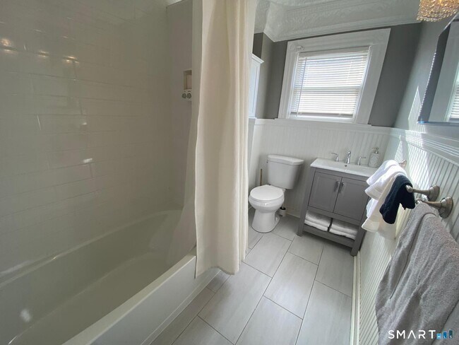 Building Photo - 27 Quintard Ave