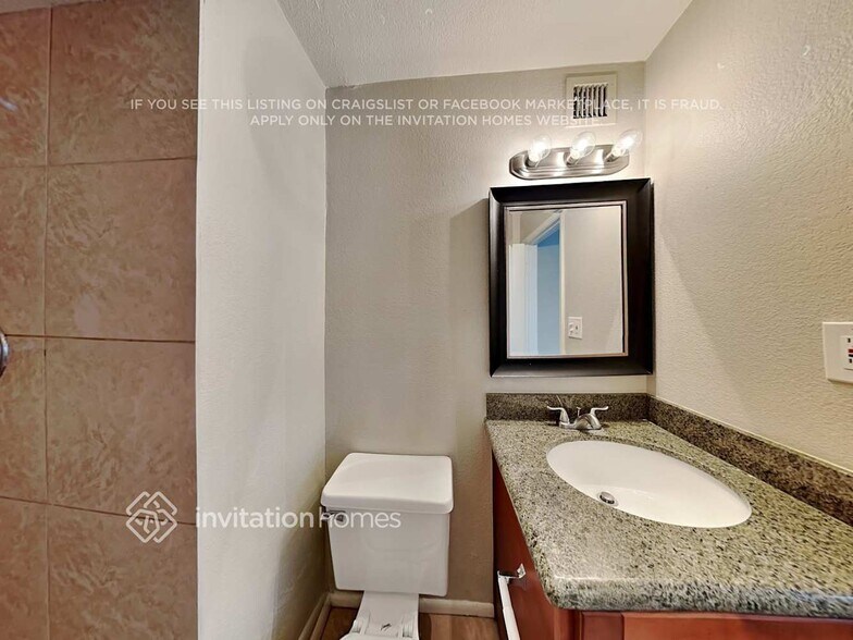 Building Photo - 3808 W Columbine Dr