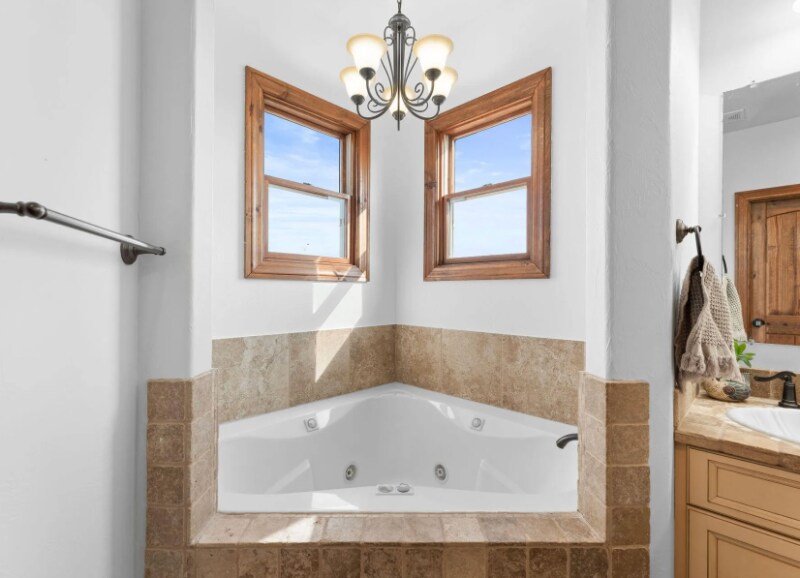 Building Photo - 710 Hilltop Vista Rd