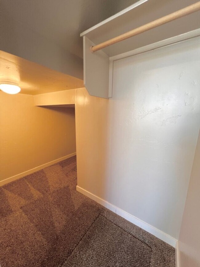 Building Photo - Beautiful 4 Bed, 2.5 Bath Plus Office in S...